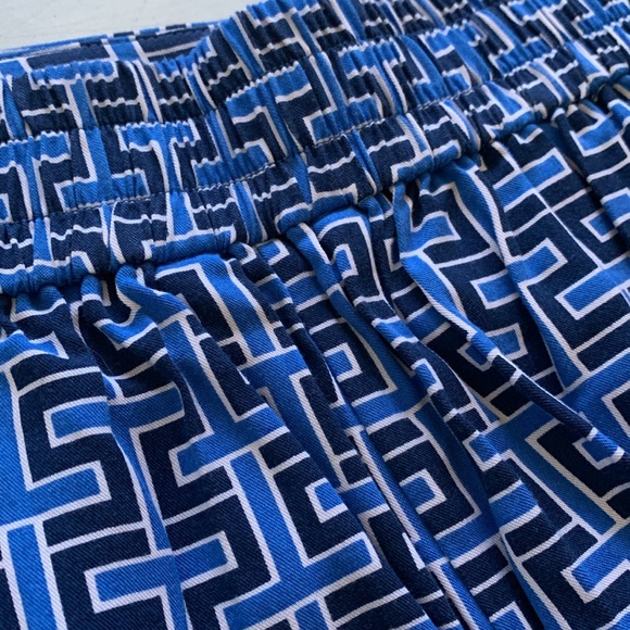 Southern Tide Blue Pattern Shorts - Picture 6 of 8